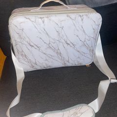 Make-up case