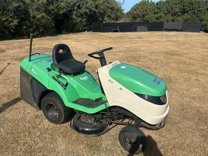 Tractor lawnmower