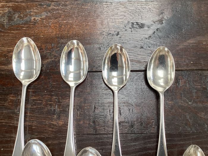 Set of 8 Vintage Silver Plated Dessert Spoons Old English Pattern
