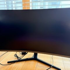 Samsung 32" Curved Monitor