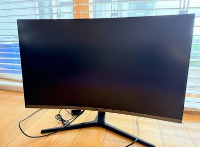 Samsung 32" Curved Monitor
