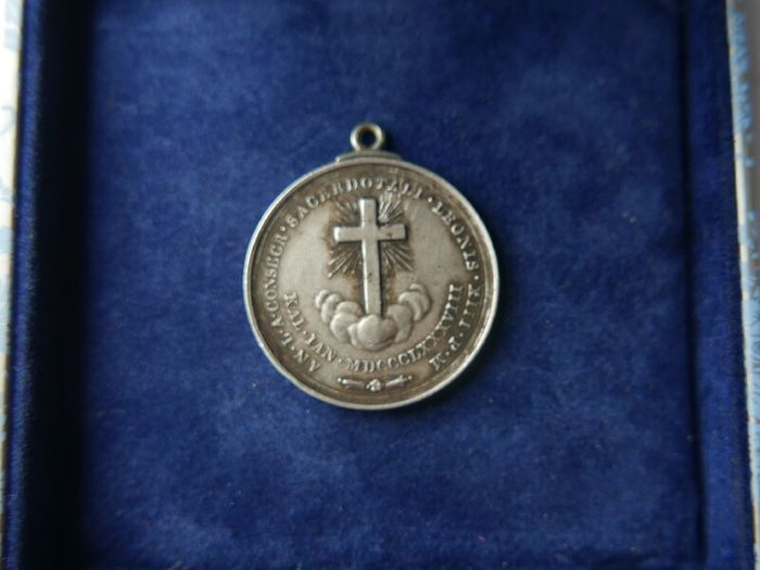 Antique 1888 Papal States Sterling Silver Medal. Pope Leo XIII. 50th Episcopal Preisthood. 11,1g