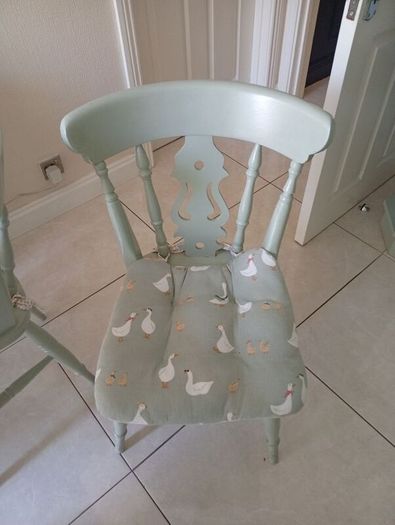 kitchen table and 4 chairs