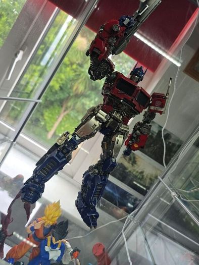 Threezero bumblebee movie optimus prime (READ DESCRIPTION)