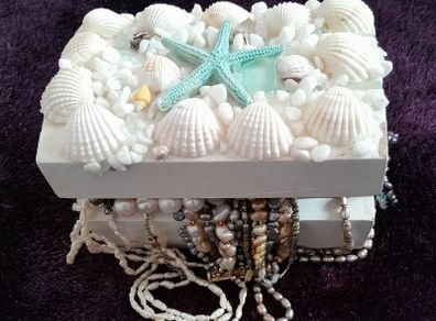 PEARLS - & Seashell Box