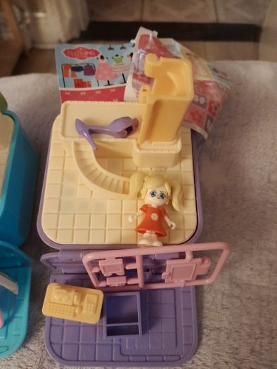 Polly Pocket style toys
