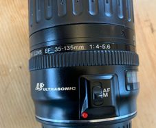 A perfect Canon camera lens priced for easy sale