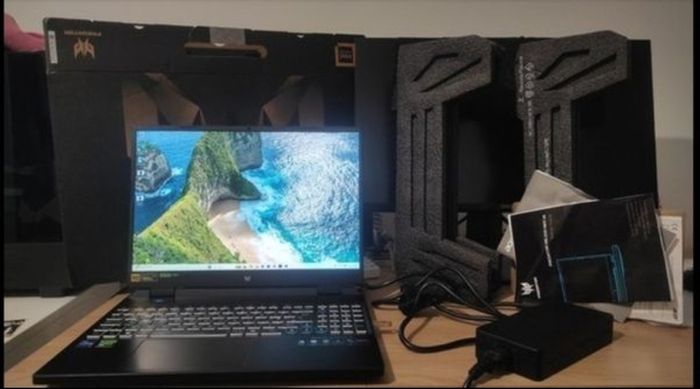 RTX 4070 Acer Predator Helios Neo 16"