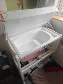 Baby Changing Unit with Bath