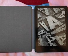 Amazon Kindle Paperwhite Gen 12 Signature Edition + Official Case