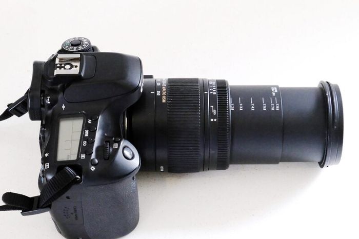 Canon EOS 80D + Sigma 18-250mm + 2 Batteries + 32GB Starter Kit