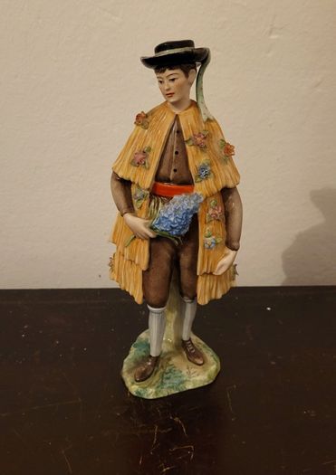 Vintage Vista alegre porcelain figurine