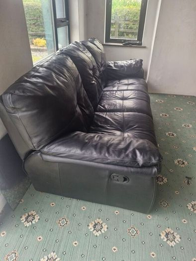 Black Leather 3-Seater Recliner Sofa & 2 Recliner Chairs