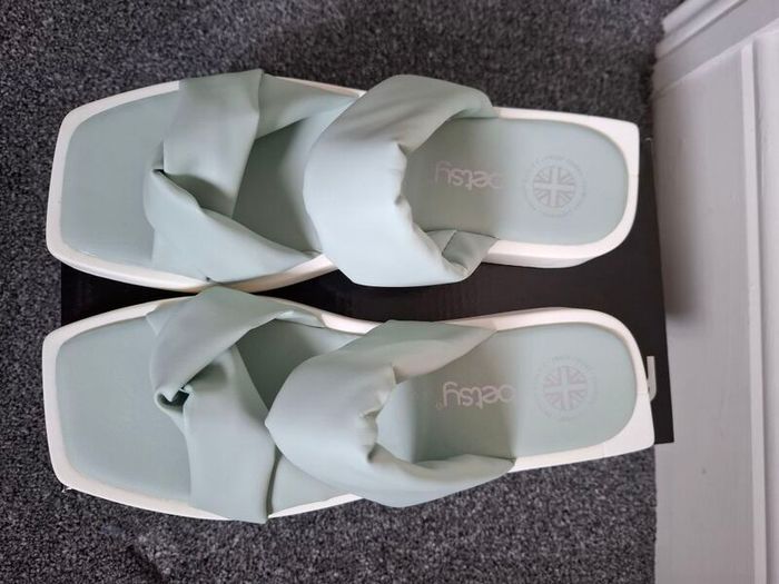 Brand new Betsy sliders