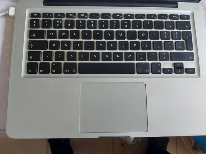 Apple MacBook Pro, 13 inch, Mid 2010, 4GB Ram, 500GB HDD, Ready for reinstalling High Sierra, excellent Battery and very good cosmetic condition