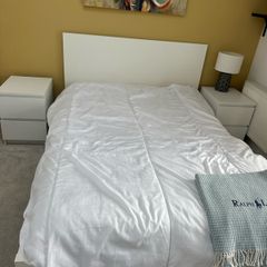 bed with 2 matching bedside lockers