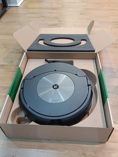 iRobot j7 + Clean base