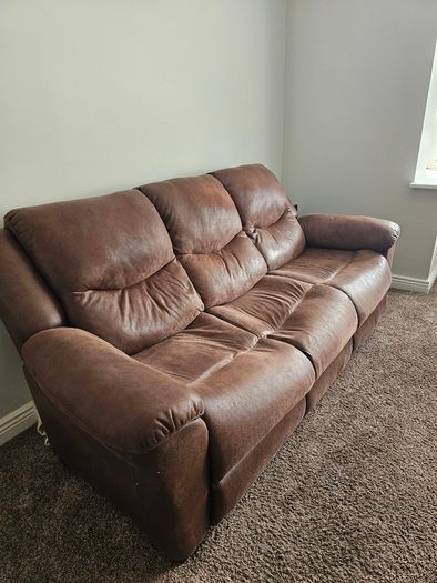 Brown Recliner Armchairs   3-Seater Sofa