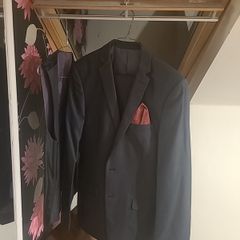 Gents 3 piece suit.Jacket size M/L. Trousers 34 in waist 34 length.