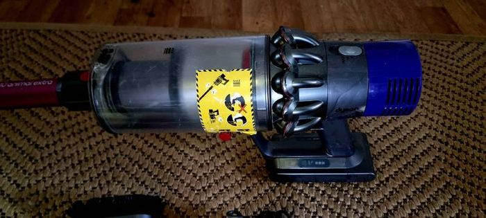 dyson v10