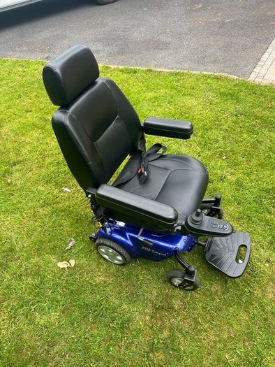 Compact wheelchair