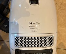 Miele vacuum for parts / repair