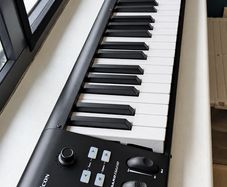 iCON iKeyboard 6 Nano + Roland DP10