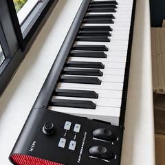 iCON iKeyboard 6 Nano + Roland DP10