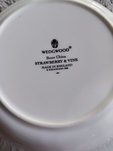 Wedgwood Strawberry & Vine Plates & bowls