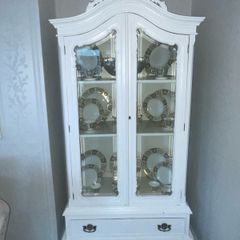 White display cabinet