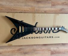 Jackson King V - Scott Ian signature model