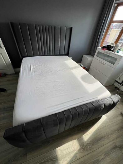Ottoman Winged Panel Plush Velvet Upholstered Bed Frame Double & King Size Bed