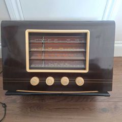 Vintage HMV Model 1124 Radio from the 1950's