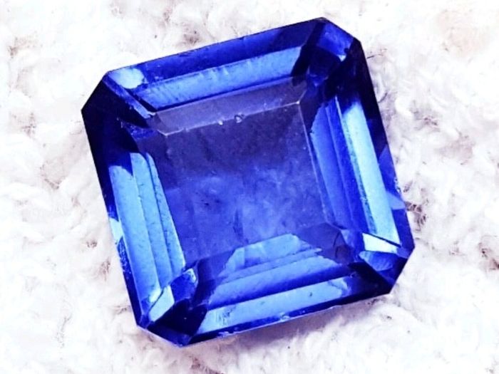 Magnificent Tanzanite with certificate