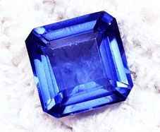 Magnificent Tanzanite with certificate