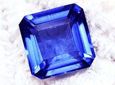 Magnificent Tanzanite with certificate