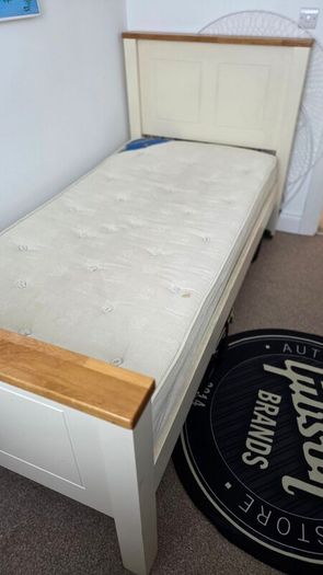 Single bed Free to take