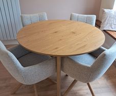 Round Dining Table 120cm diameter.