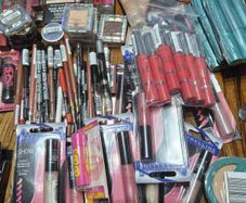 Wholesale Cosmetics Lot: 850 Pieces, Mixed Brands