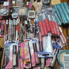 Wholesale Cosmetics Lot: 850 Pieces, Mixed Brands