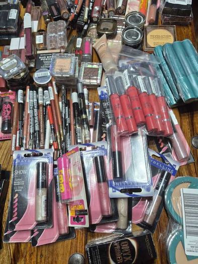 Wholesale Cosmetics Lot: 850 Pieces, Mixed Brands