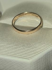 18ct Gold Fully Hallmarked Ring - Size 10/T