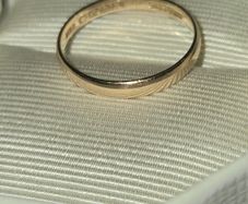 18ct Gold Fully Hallmarked Ring - Size 10/T