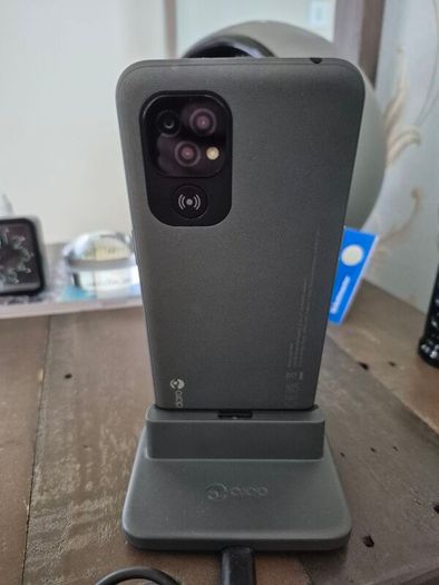 Doro 8100 smartphone