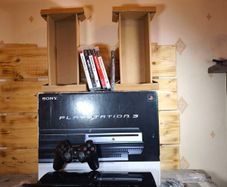 playstation 3 backwards compatible 60GB in a original box works perfectly