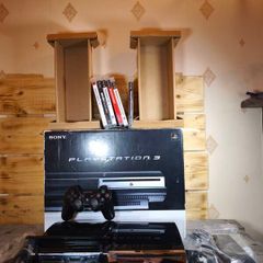 playstation 3 backwards compatible 60GB in a original box works perfectly