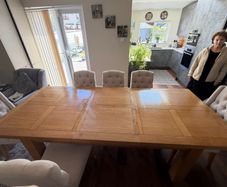 Wooden Oak dining table with 6 chairs (extendable)