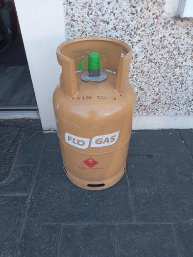 gas bottles (full)