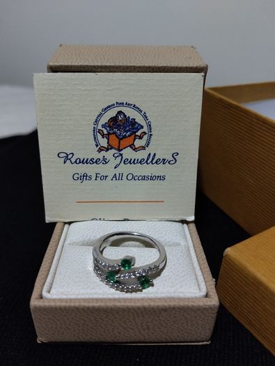 18ct white gold diamond and emerald dress ring
