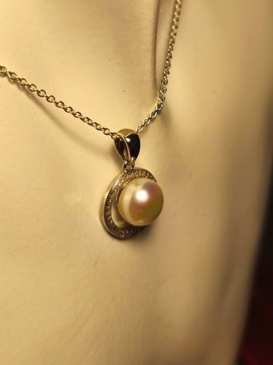 Sterling Silver Freshwater Cultured Pearl Pendant and Chain